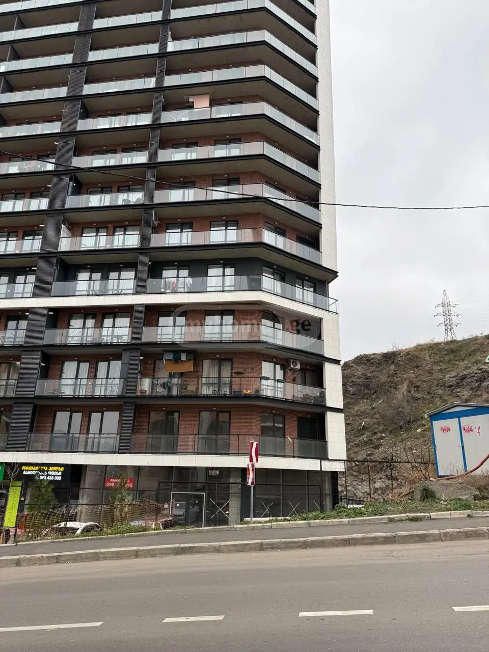  იყიდება 3 ოთახიანი  ბინა ორთაჭალაში