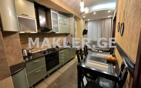  იყიდება 4 ოთახიანი  ბინა ვერაზე  ბარნოვის ქუჩაზე 