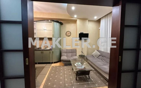  იყიდება 4 ოთახიანი  ბინა ვერაზე  ბარნოვის ქუჩაზე 