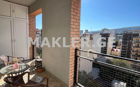  Продается 4 комнатная  Квартира в Сабуртало  на ул. Мицкевича 