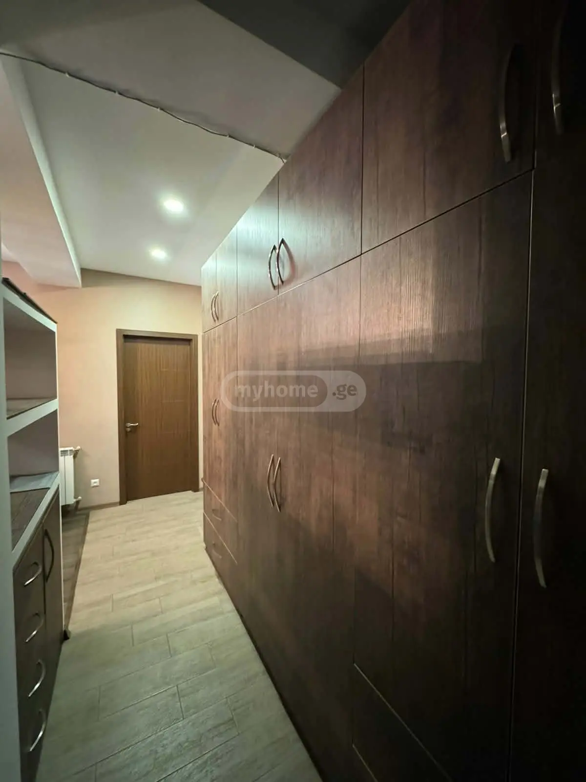  Сдаётся 2 комнатная  Квартира в Шанхаи  в туп. Марика Бараташвили 