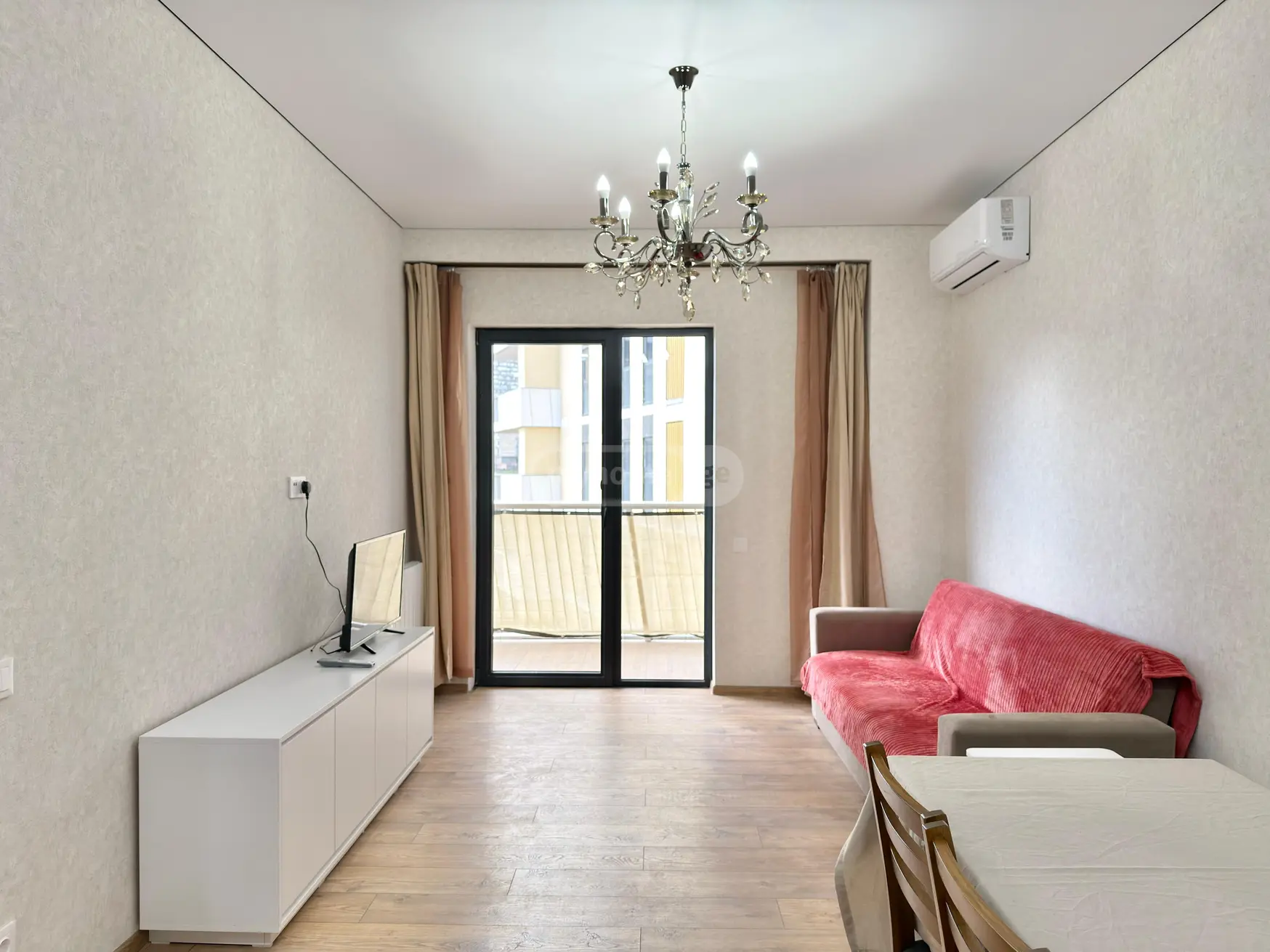  ქირავდება 2 ოთახიანი  ბინა საბურთალოზე  გელოვანის გამზირზე 