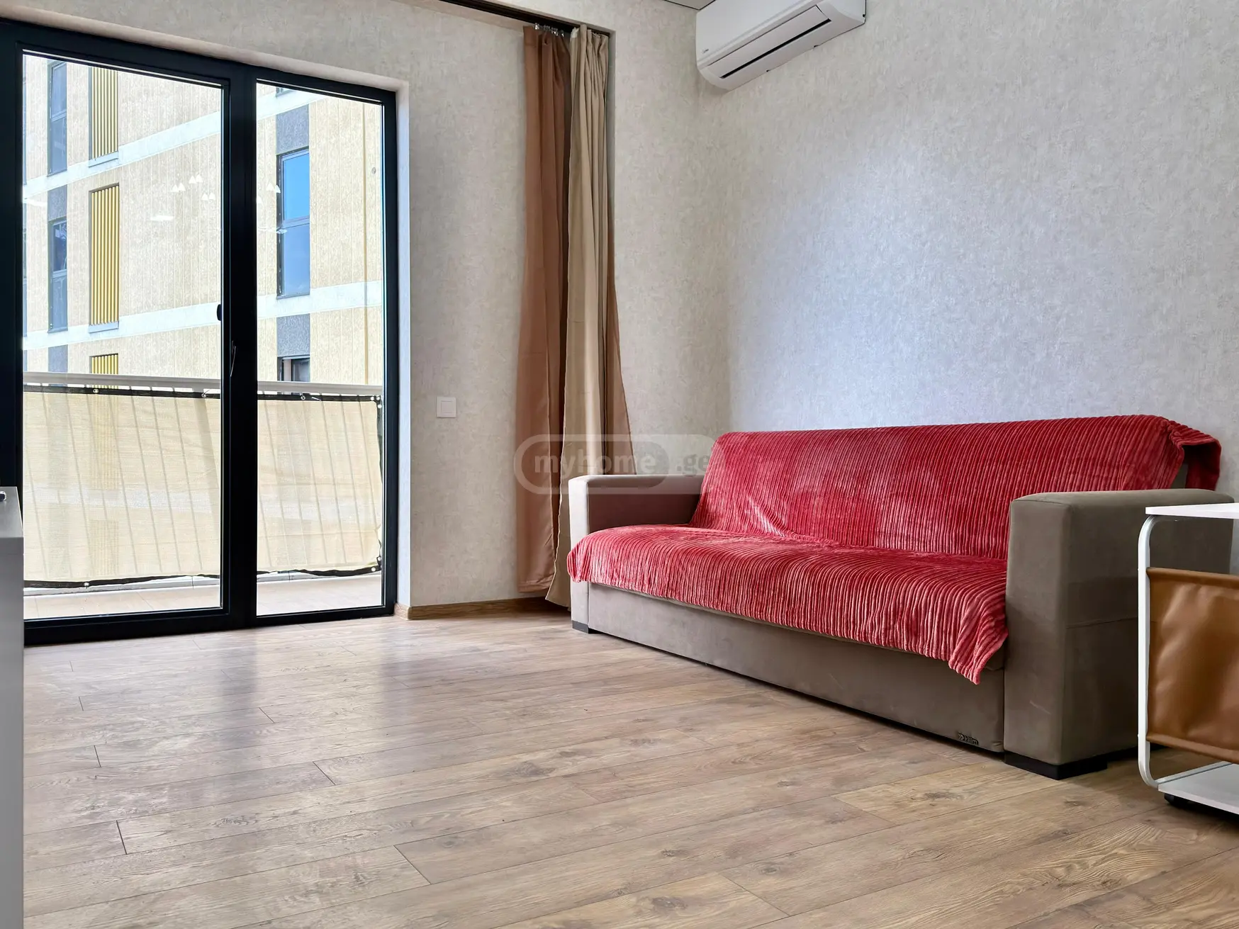  ქირავდება 2 ოთახიანი  ბინა საბურთალოზე  გელოვანის გამზირზე 