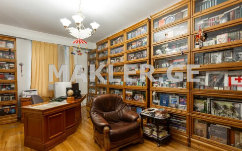  Продается 9 комнатная  Квартира в Сабуртало  на пр. Ал. Казбеги 