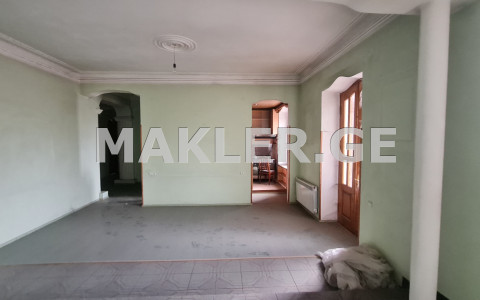  For Sale 6 room  Apartment in Chugureti dist.  in U.Chkheidze st. 