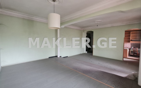  For Sale 6 room  Apartment in Chugureti dist.  in U.Chkheidze st. 