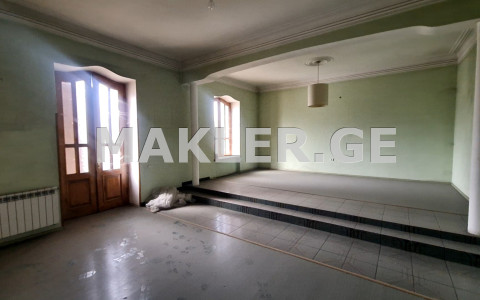  For Sale 6 room  Apartment in Chugureti dist.  in U.Chkheidze st. 