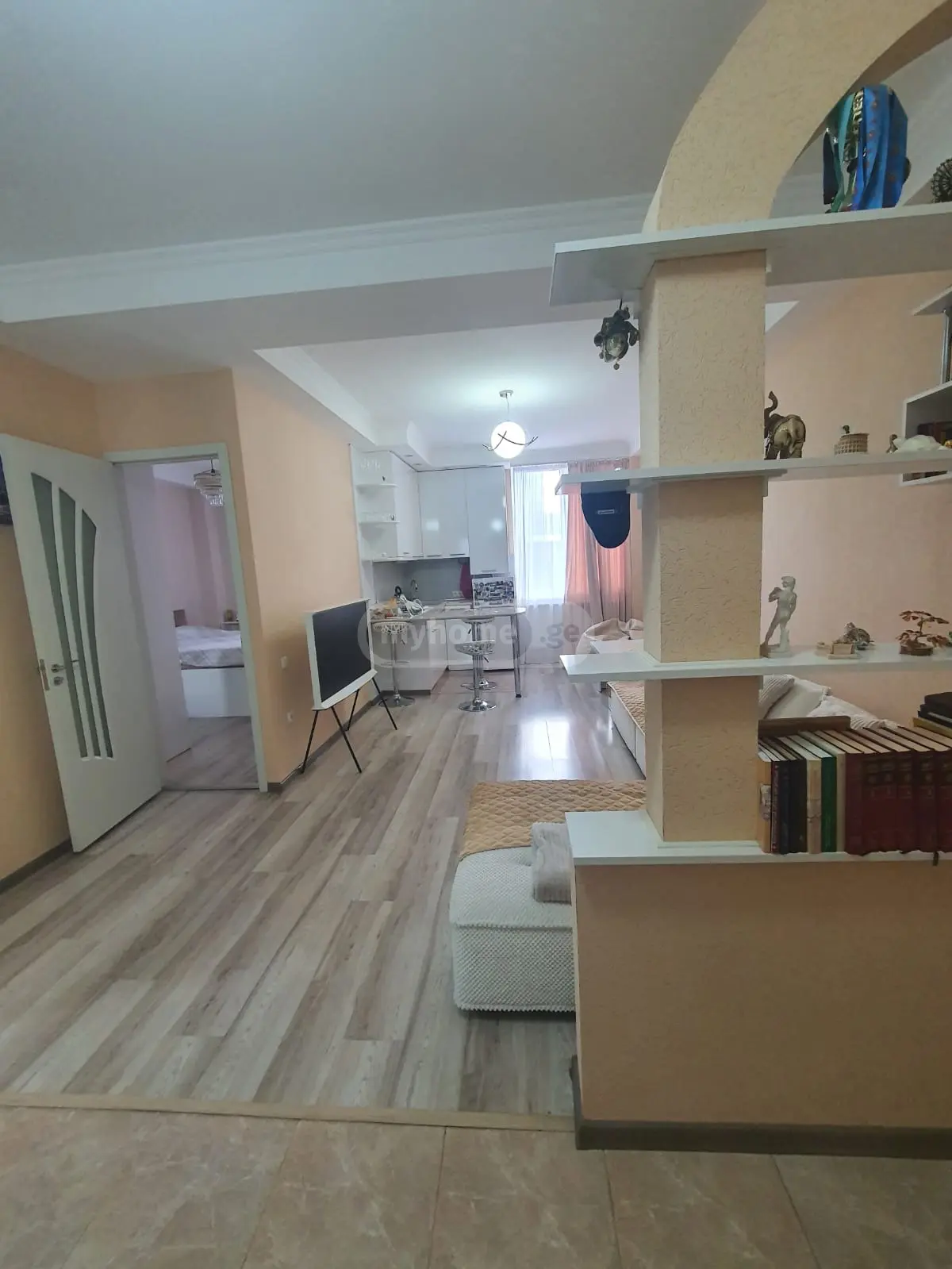  Продается 2 комнатная  Квартира в Ваке  на ул. А.Размадзе 