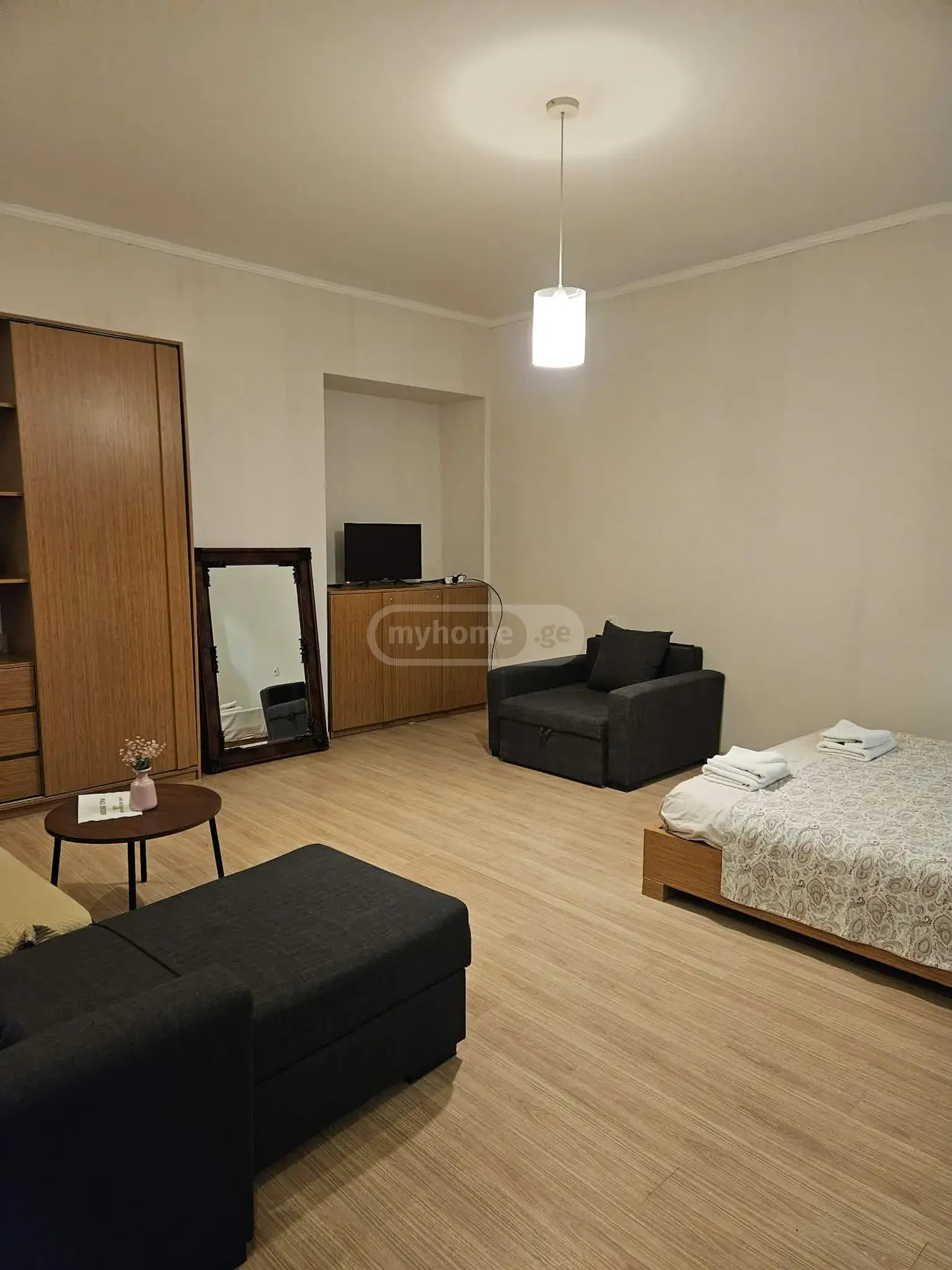  Satılık 2   Daire in Sololaki dist. (Old Tbilisi)  in L. Asatiani st. 