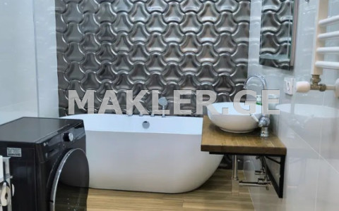  იყიდება 7 ოთახიანი  ბინა საბურთალოზე  სულხან ცინცაძის ქუჩაზე 