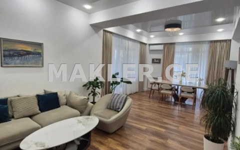  იყიდება 7 ოთახიანი  ბინა საბურთალოზე  სულხან ცინცაძის ქუჩაზე 