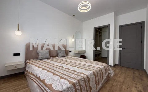  იყიდება 3 ოთახიანი  ბინა საბურთალოზე  უნივერსიტეტის ქუჩაზე 