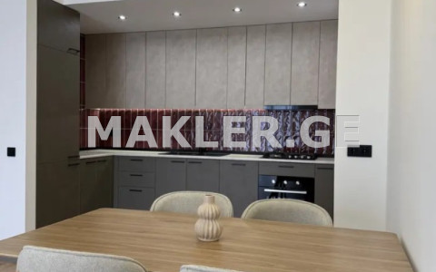  იყიდება 3 ოთახიანი  ბინა საბურთალოზე  უნივერსიტეტის ქუჩაზე 