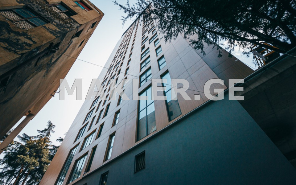  Продается 5 комнатная  Квартира в Ваке  на пр. И. Чавчавадзе 