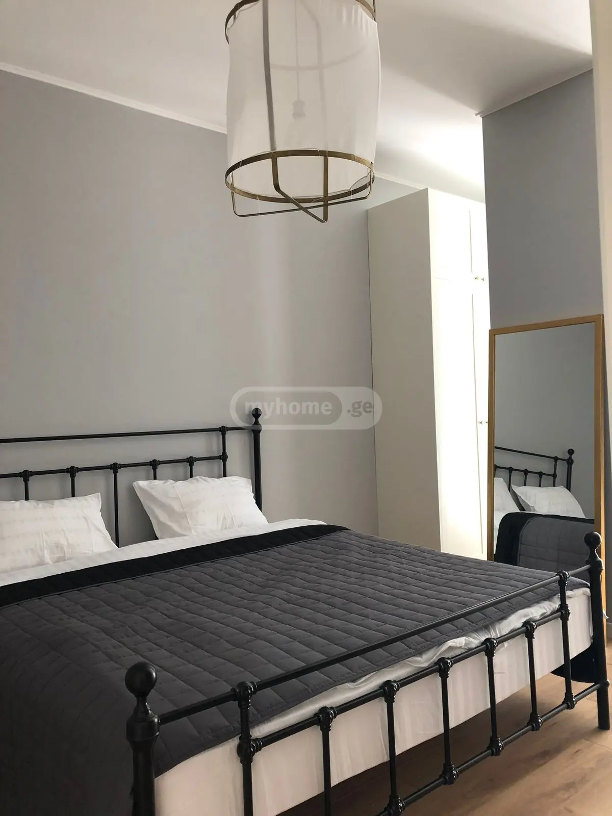  For Rent 2 room  Apartment in Vake dist.  in Paliashvili st. 