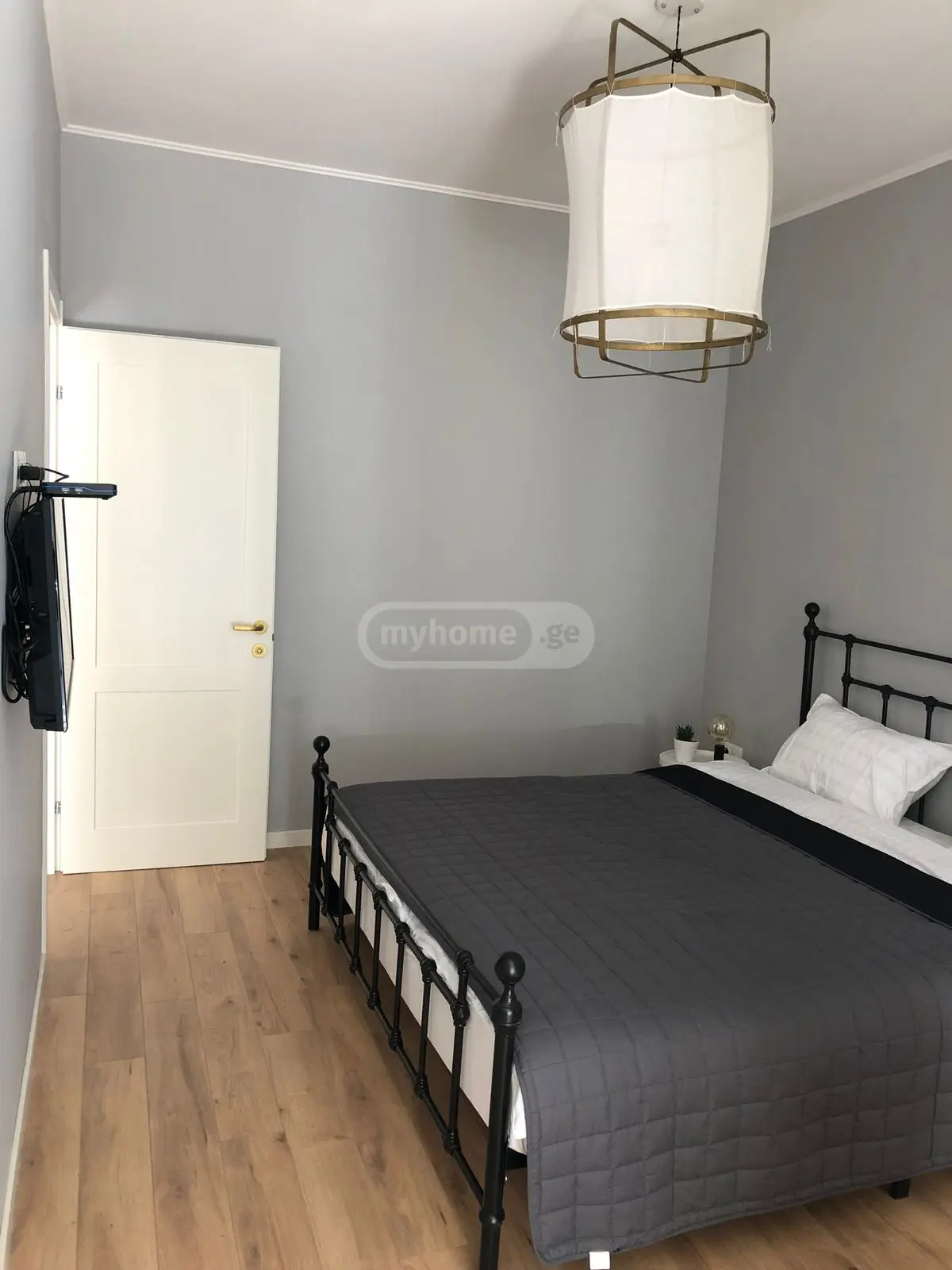  For Rent 2 room  Apartment in Vake dist.  in Paliashvili st. 