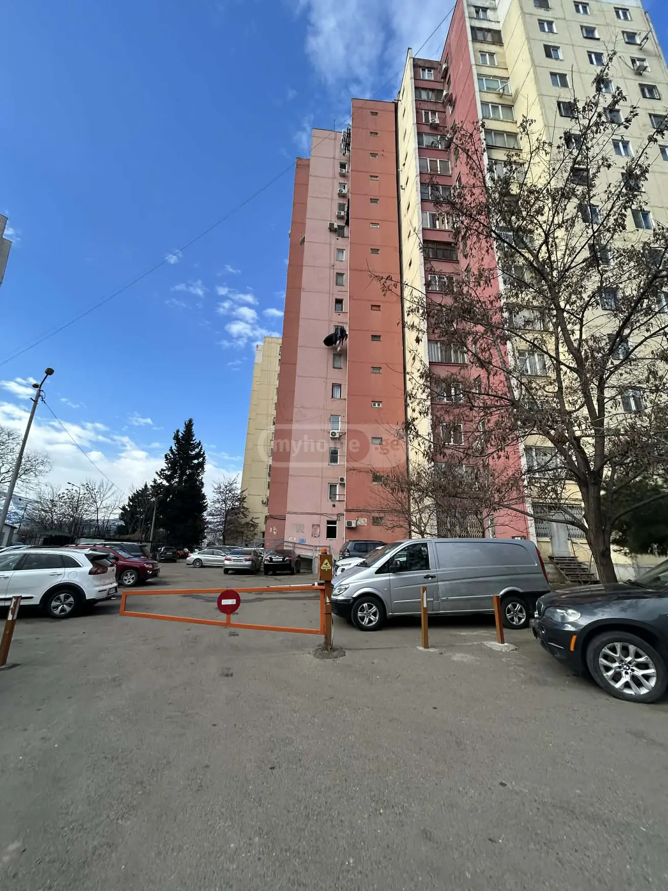  იყიდება 3 ოთახიანი  ბინა ნავთლუღში  ჭრელაშვილის ქუჩაზე 