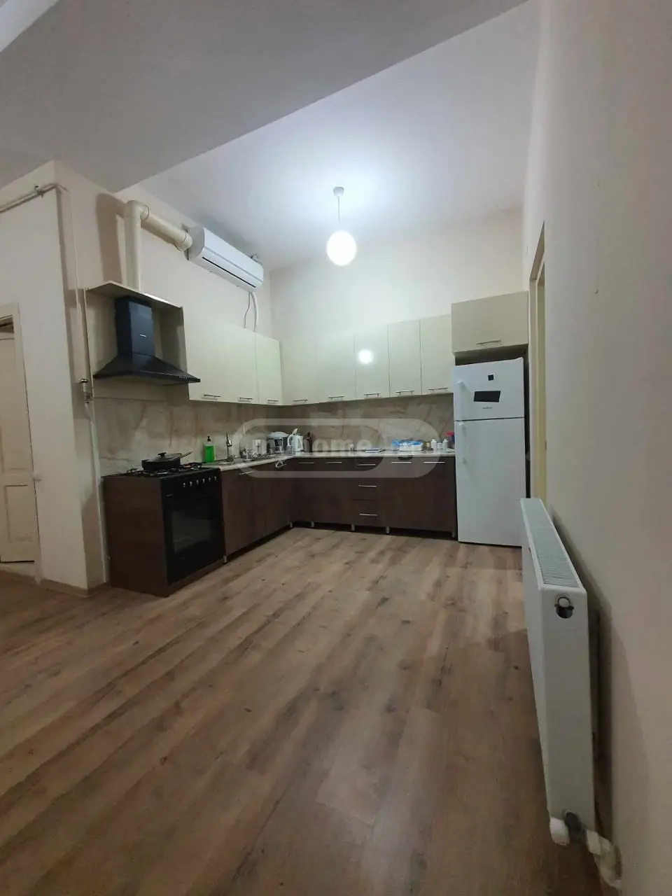  იყიდება 3 ოთახიანი  ბინა მთაწმინდაზე (ძველ თბილისში)  ათონელის ქუჩაზე 