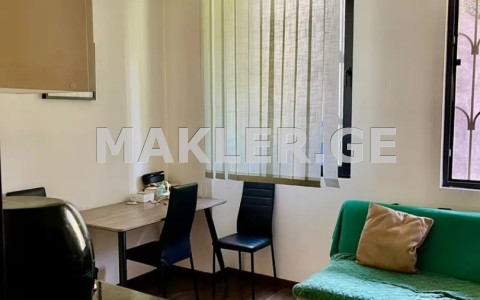  იყიდება 3 ოთახიანი  ბინა ვაკეში  პაატა დათუაშვილის ქუჩაზე 