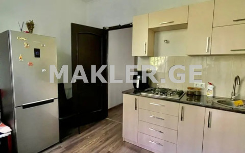  იყიდება 3 ოთახიანი  ბინა ვაკეში  პაატა დათუაშვილის ქუჩაზე 