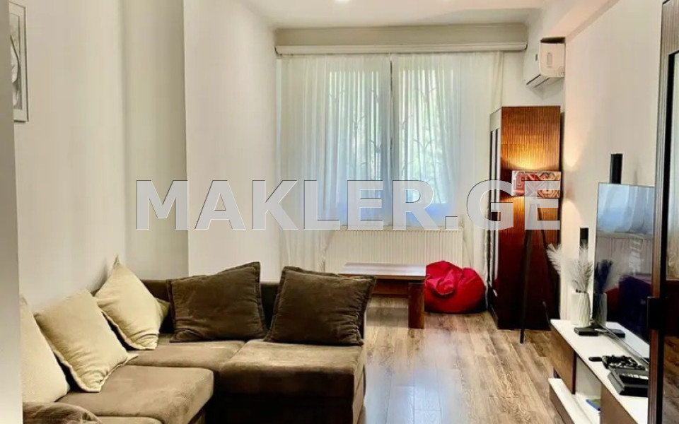  იყიდება 3 ოთახიანი  ბინა ვაკეში  პაატა დათუაშვილის ქუჩაზე 