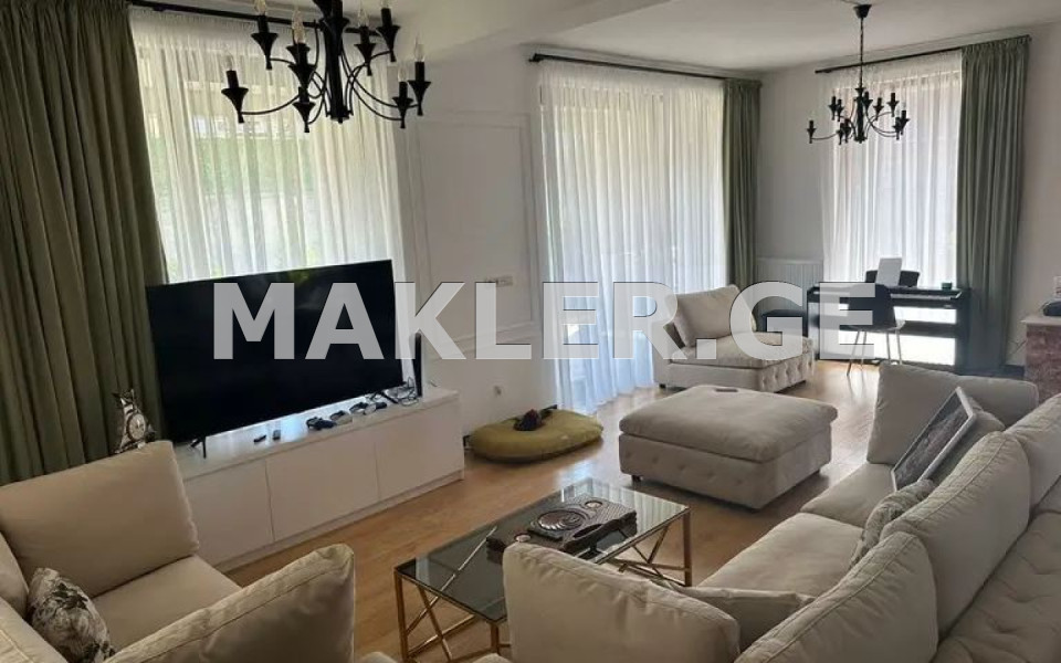  ქირავდება 365 m² ფართობის საკუთარი სახლი მთაწმინდაზე (ძველ თბილისში)  ალ. ჭავჭავაძის II ჩიხში 