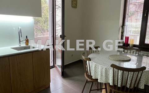  ქირავდება 4 ოთახიანი  ბინა ვაკეში  ა.რაზმაძის ქუჩაზე 