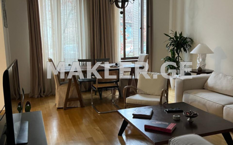  ქირავდება 4 ოთახიანი  ბინა ვაკეში  ა.რაზმაძის ქუჩაზე 