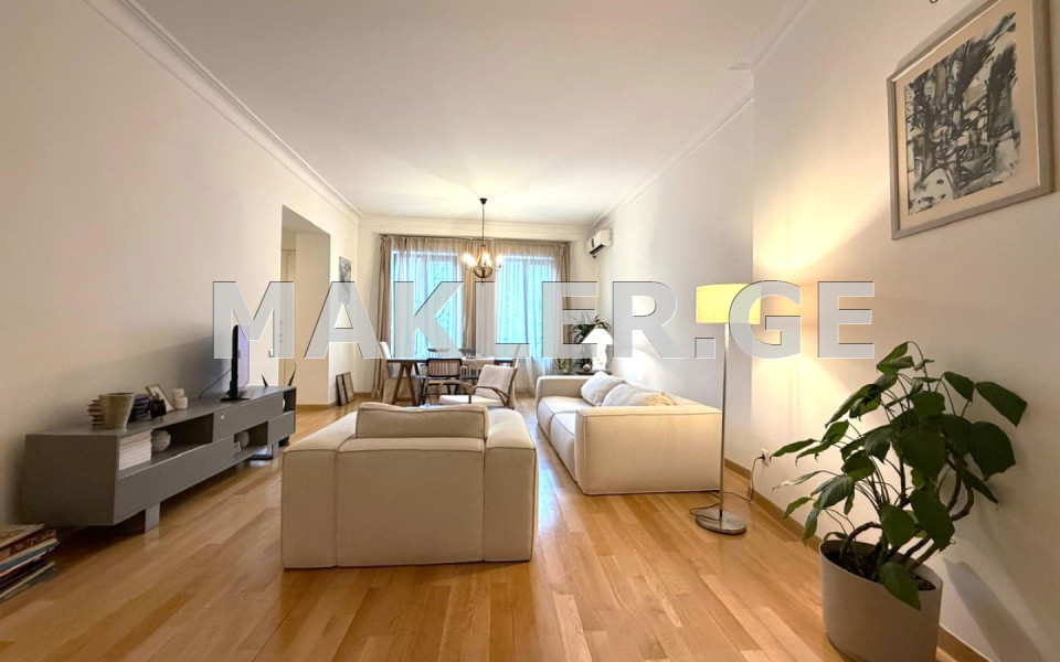  ქირავდება 4 ოთახიანი  ბინა ვაკეში  ა.რაზმაძის ქუჩაზე 