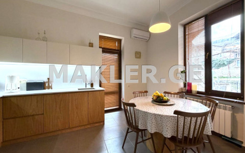  ქირავდება 4 ოთახიანი  ბინა ვაკეში  ა.რაზმაძის ქუჩაზე 