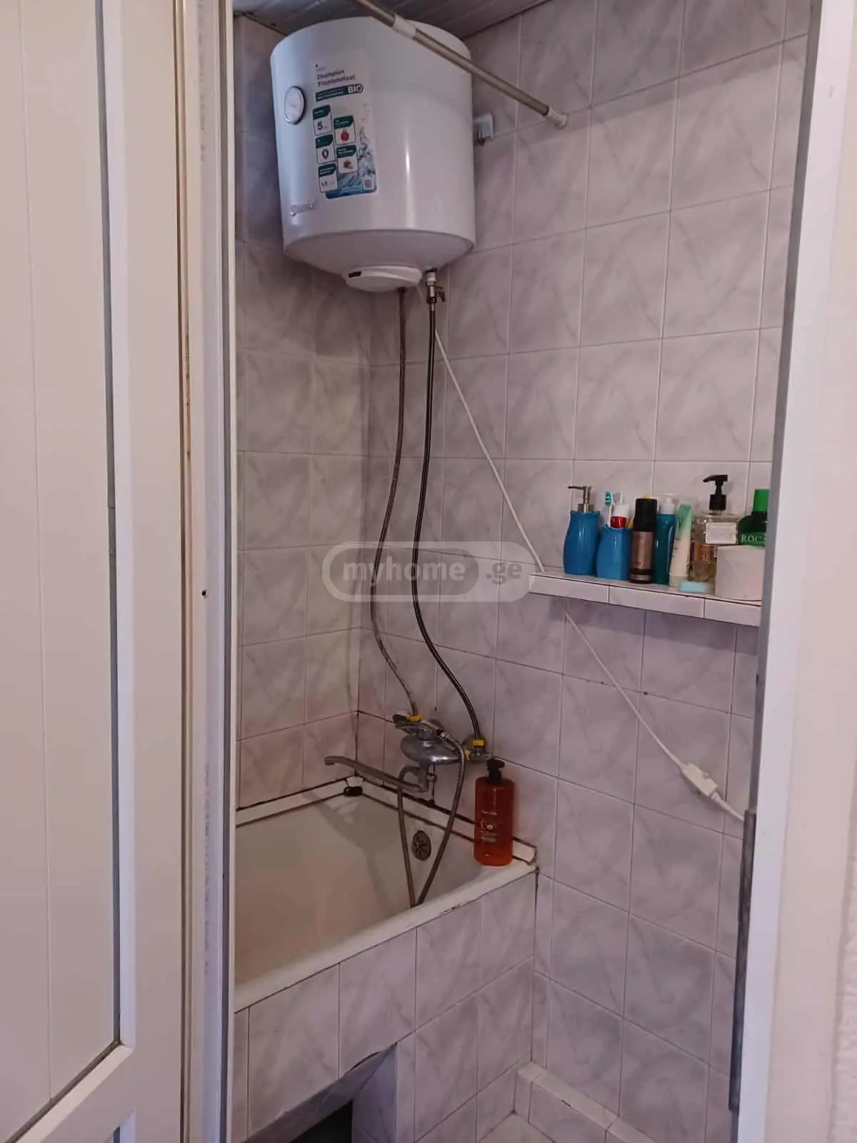  იყიდება 2 ოთახიანი  ბინა საბურთალოზე  დოლიძის ქუჩაზე 