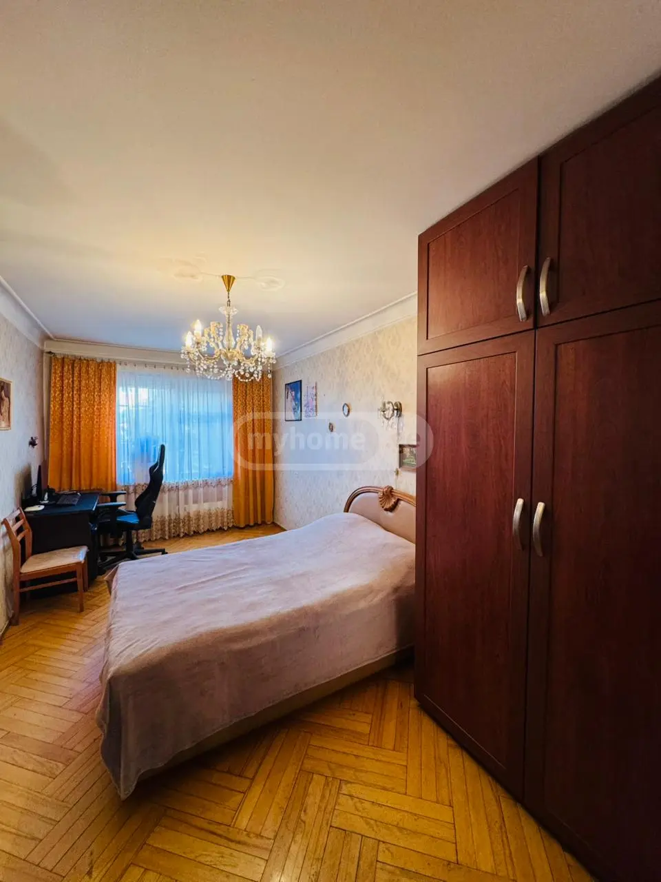  იყიდება 2 ოთახიანი  ბინა საბურთალოზე  ვაჟა-ფშაველას გამზირზე 