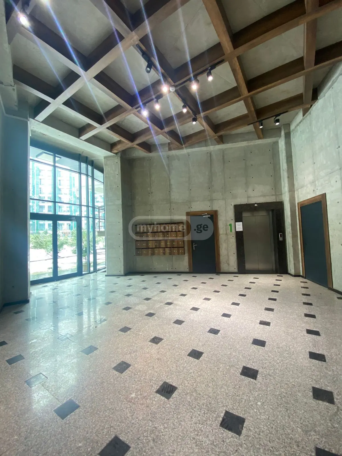  ქირავდება 2 ოთახიანი  ბინა საბურთალოზე  უნივერსიტეტის ქუჩაზე 