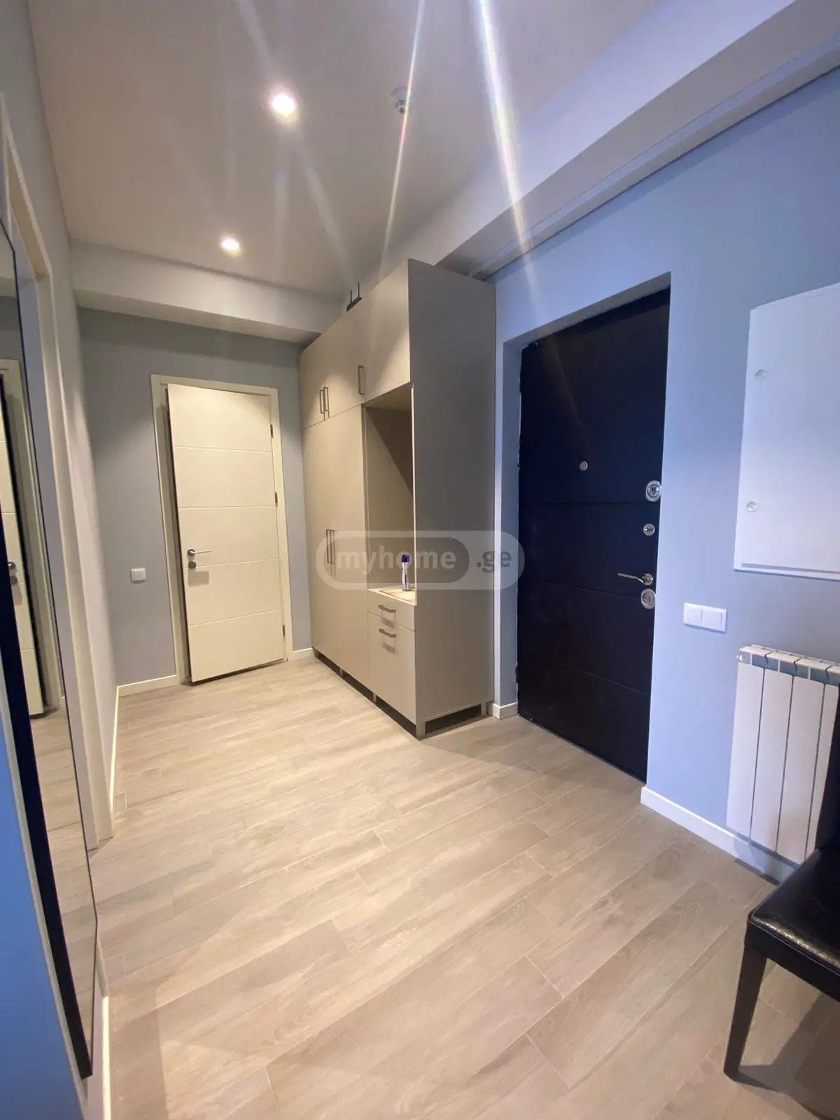  ქირავდება 2 ოთახიანი  ბინა საბურთალოზე  უნივერსიტეტის ქუჩაზე 