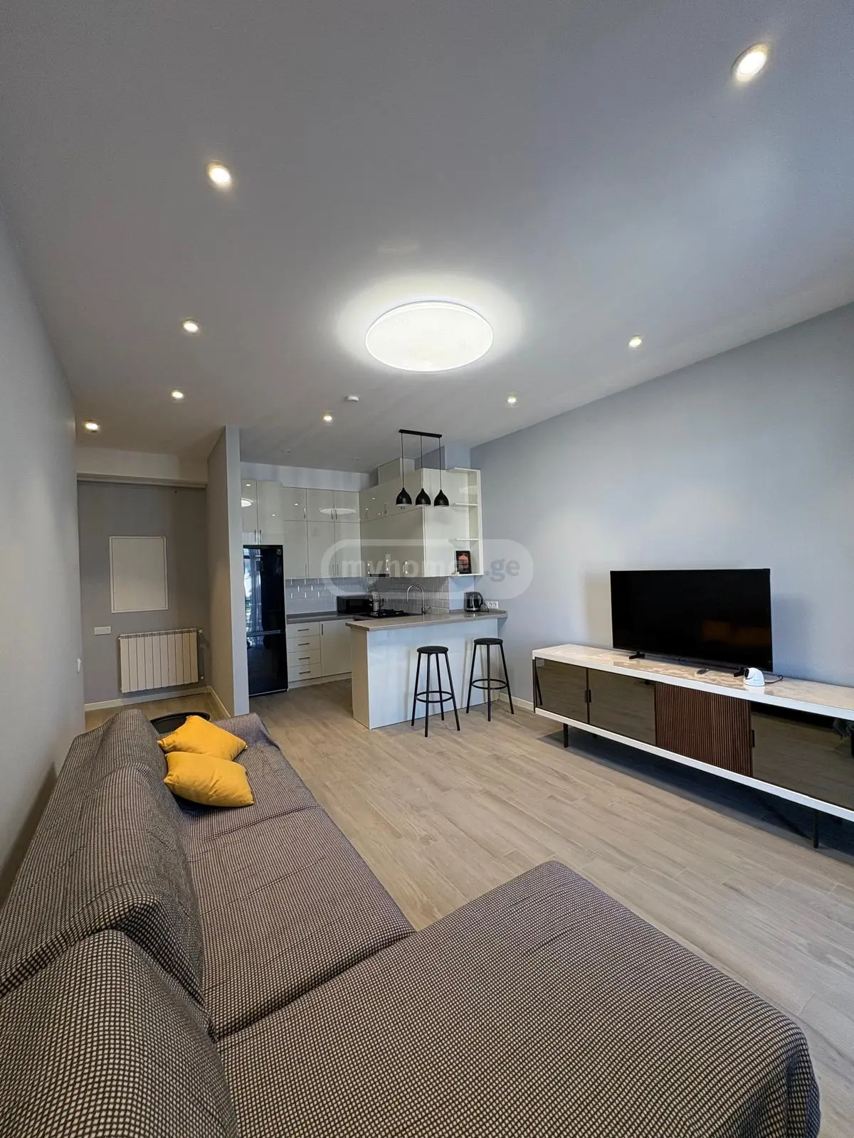  ქირავდება 2 ოთახიანი  ბინა საბურთალოზე  უნივერსიტეტის ქუჩაზე 