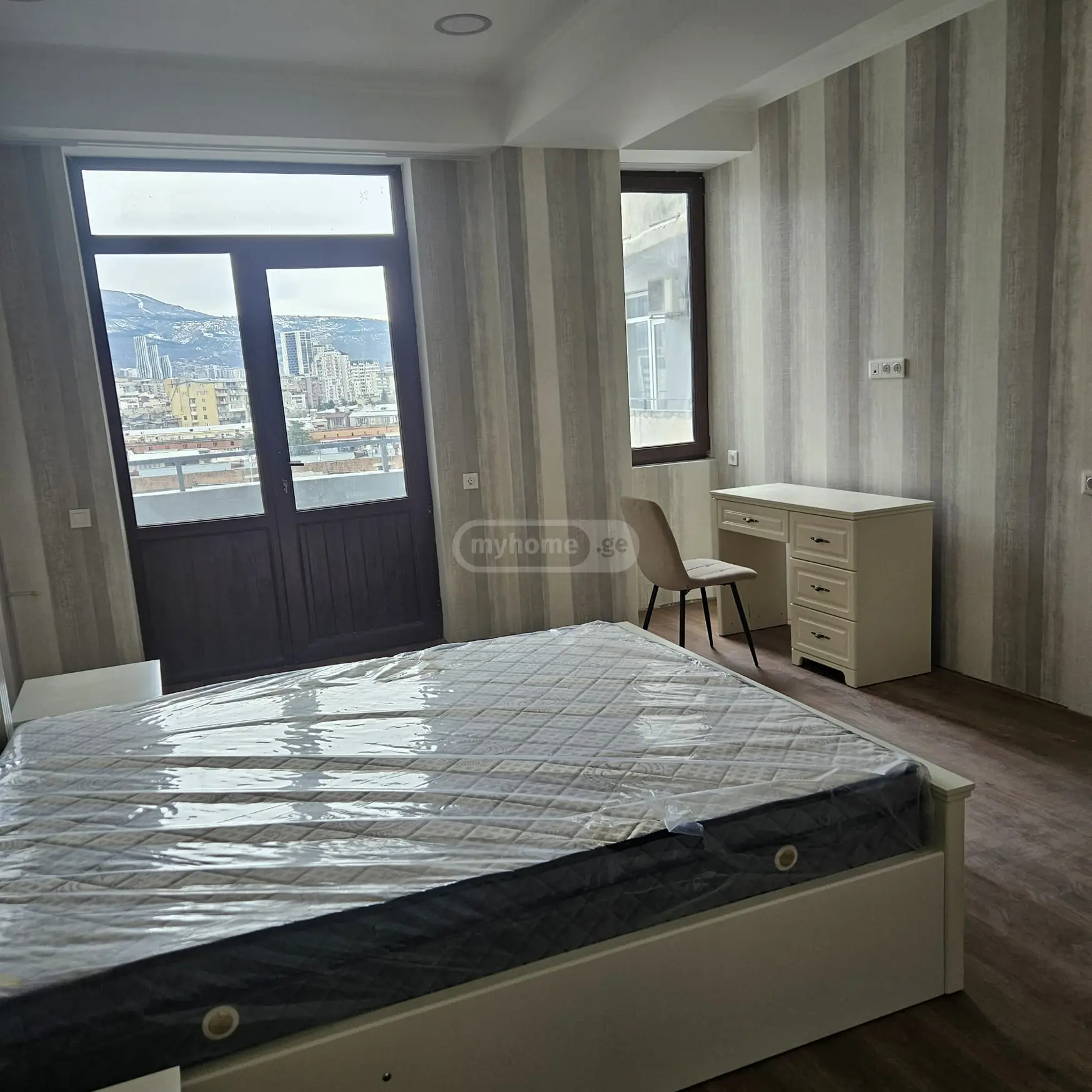  ქირავდება 2 ოთახიანი  ბინა საბურთალოზე  შარტავას ქუჩაზე 