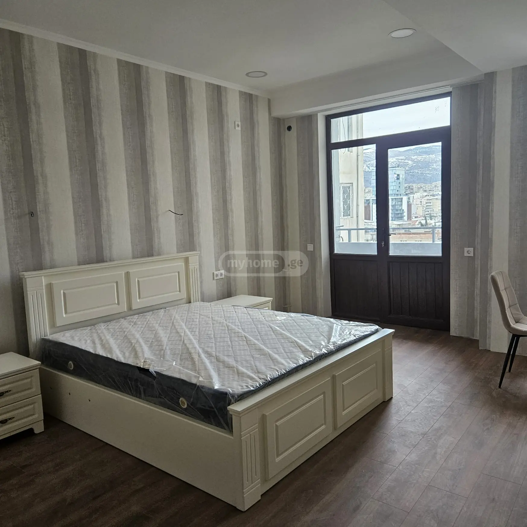  ქირავდება 2 ოთახიანი  ბინა საბურთალოზე  შარტავას ქუჩაზე 