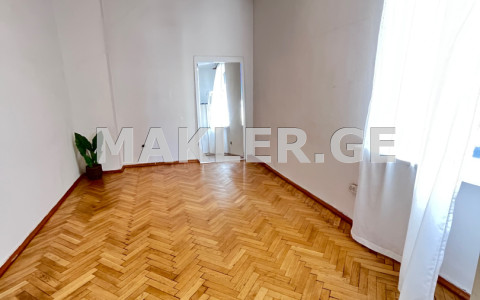  Продается 3 комнатная  Квартира на Вера