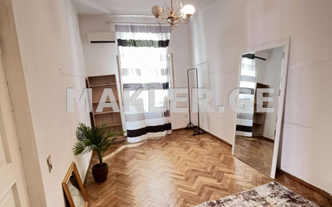  Продается 3 комнатная  Квартира на Вера