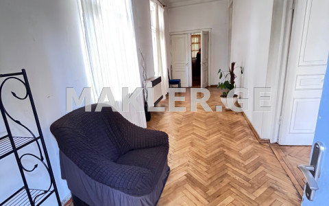  Продается 3 комнатная  Квартира на Вера