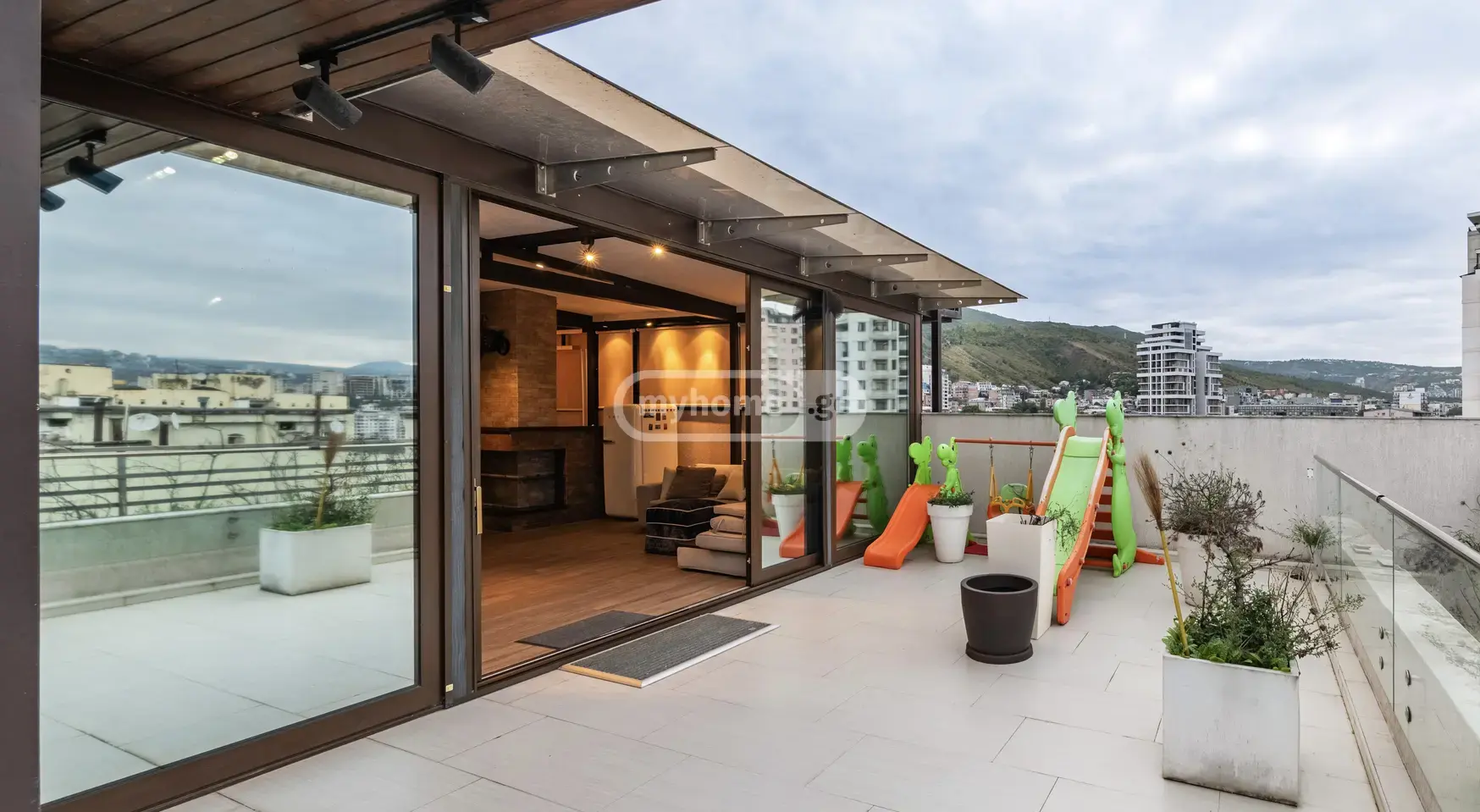  For Sale 8 room  Apartment in Vake dist.