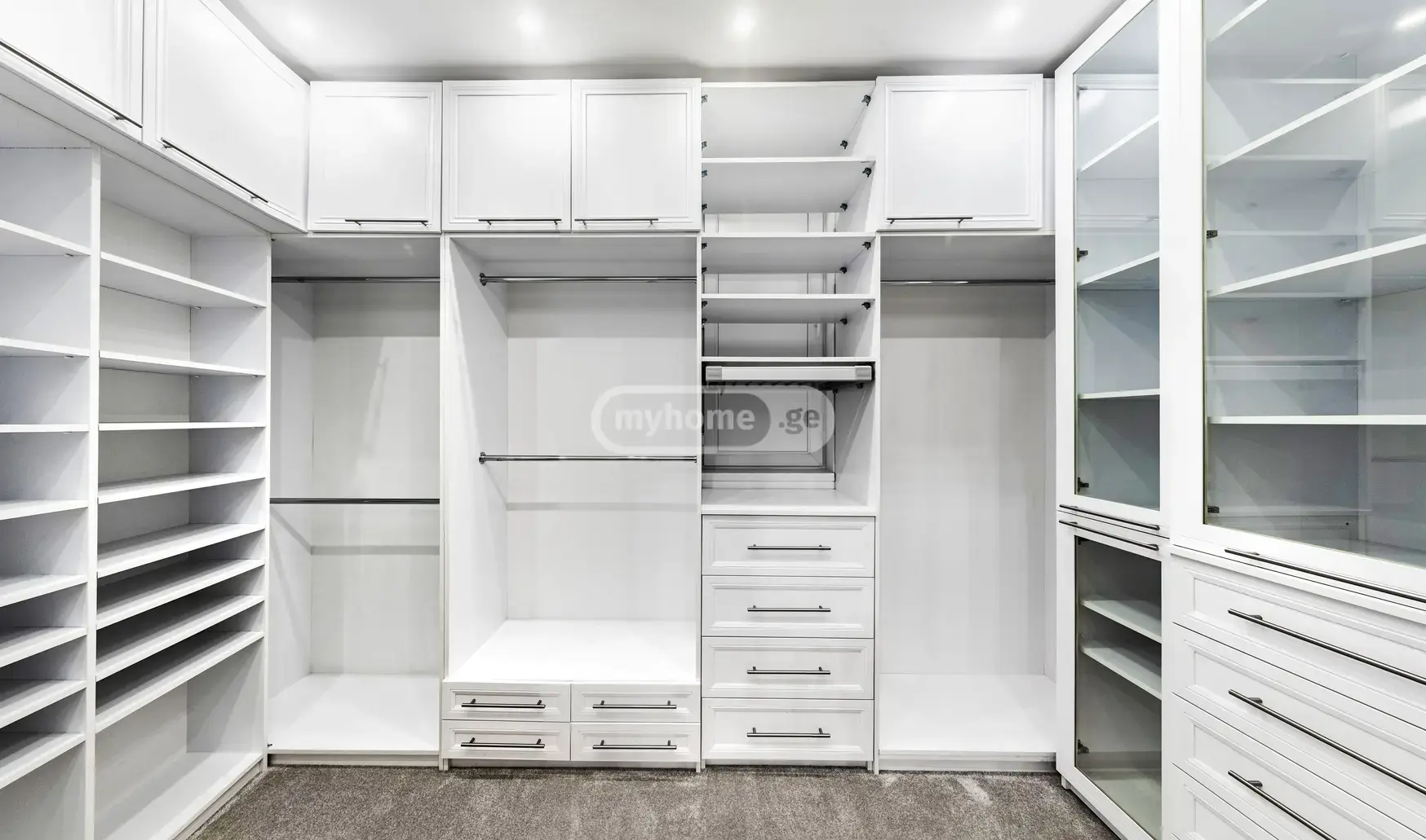  For Sale 8 room  Apartment in Vake dist.