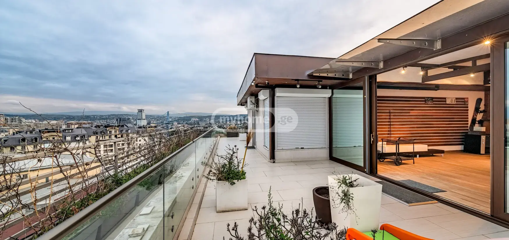  For Sale 8 room  Apartment in Vake dist.