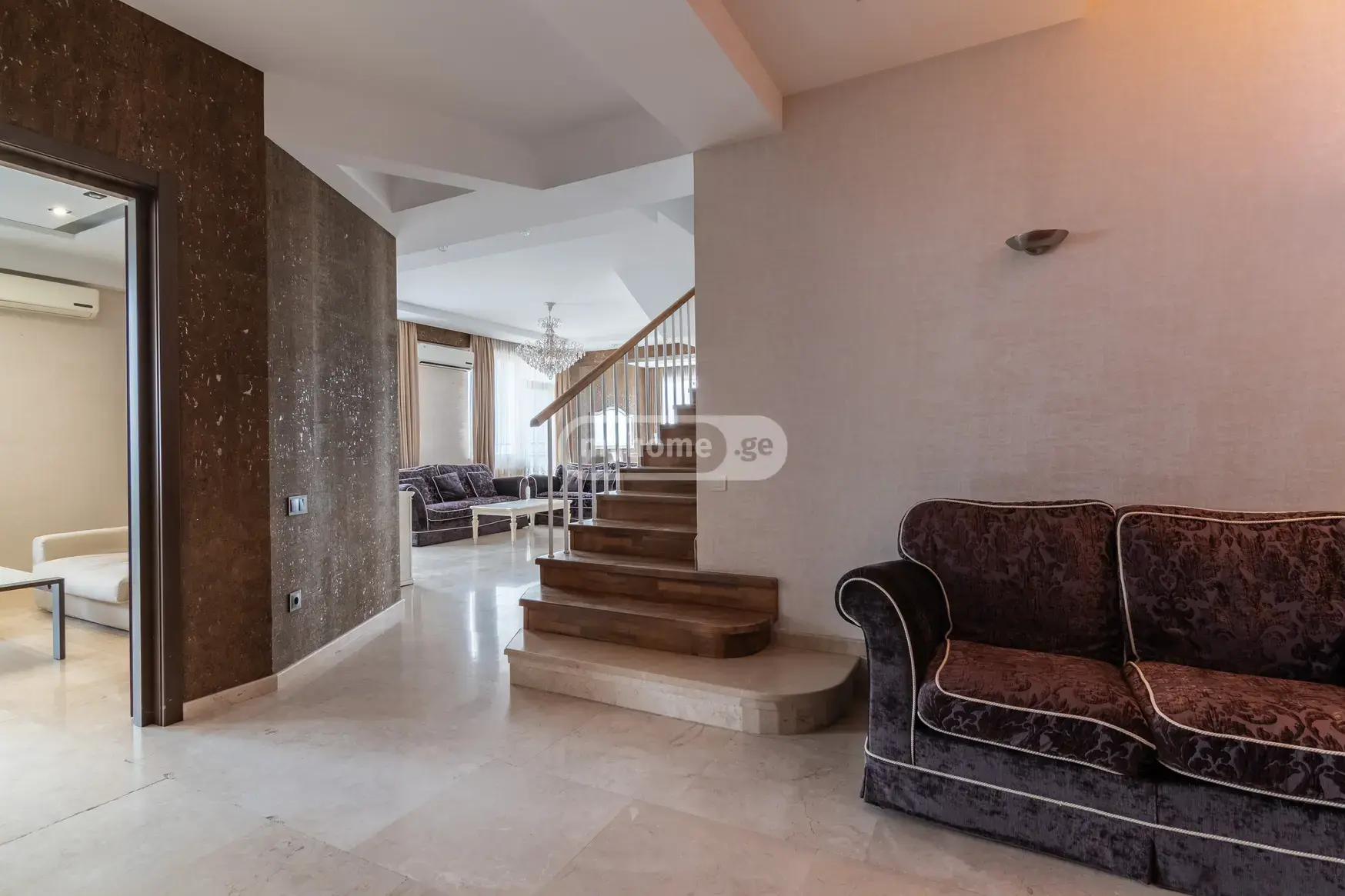  For Sale 8 room  Apartment in Vake dist.