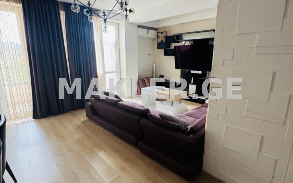  იყიდება 4 ოთახიანი  ბინა ვაკეში