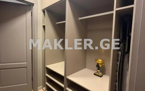  ქირავდება 3 ოთახიანი  ბინა საბურთალოზე  ანა პოლიტკოვსკაიას ქუჩაზე 