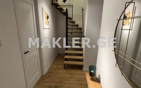  იყიდება 3 ოთახიანი  ბინა მთაწმინდაზე (ძველ თბილისში)  ათონელის ქუჩაზე 