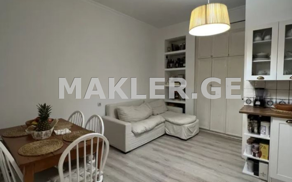  იყიდება 3 ოთახიანი  ბინა მთაწმინდაზე (ძველ თბილისში)  ათონელის ქუჩაზე 