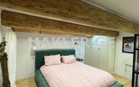  იყიდება 3 ოთახიანი  ბინა მთაწმინდაზე (ძველ თბილისში)  ათონელის ქუჩაზე 