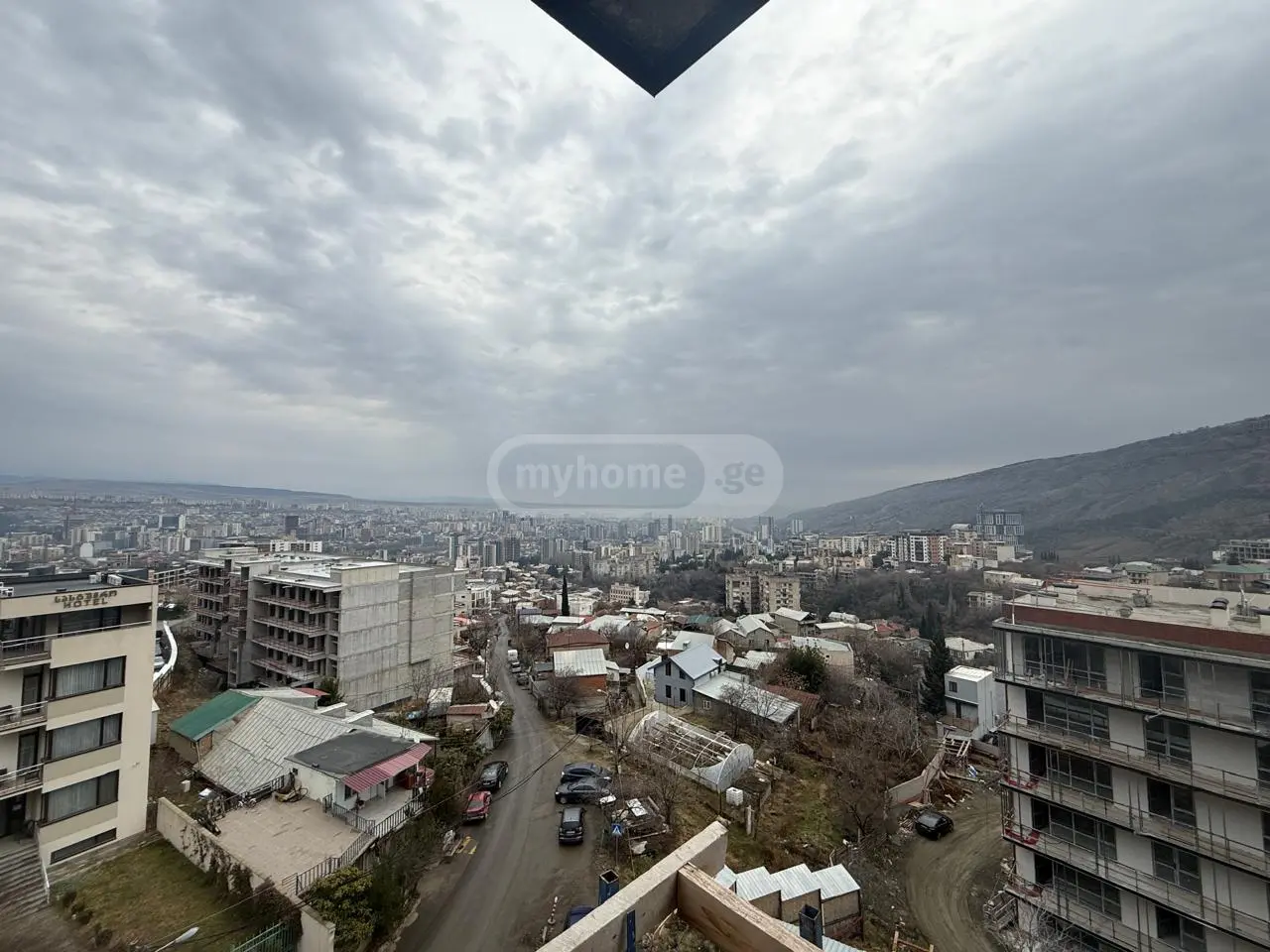  იყიდება 4 ოთახიანი  ბინა ორთაჭალაში  ორთაჭალის ქუჩაზე 